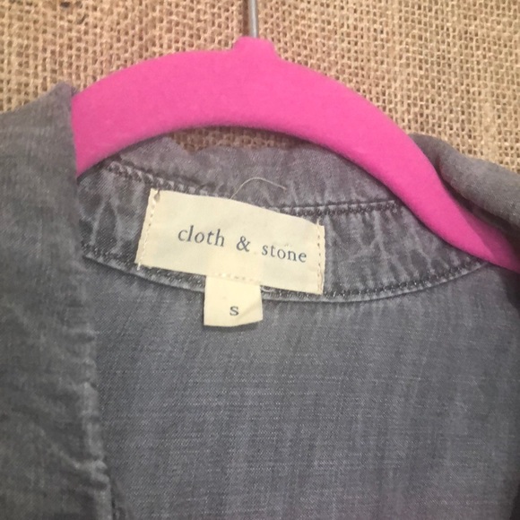 Cloth and Stone SZ S V Neck Shirt Casual Chambray - Picture 2 of 7